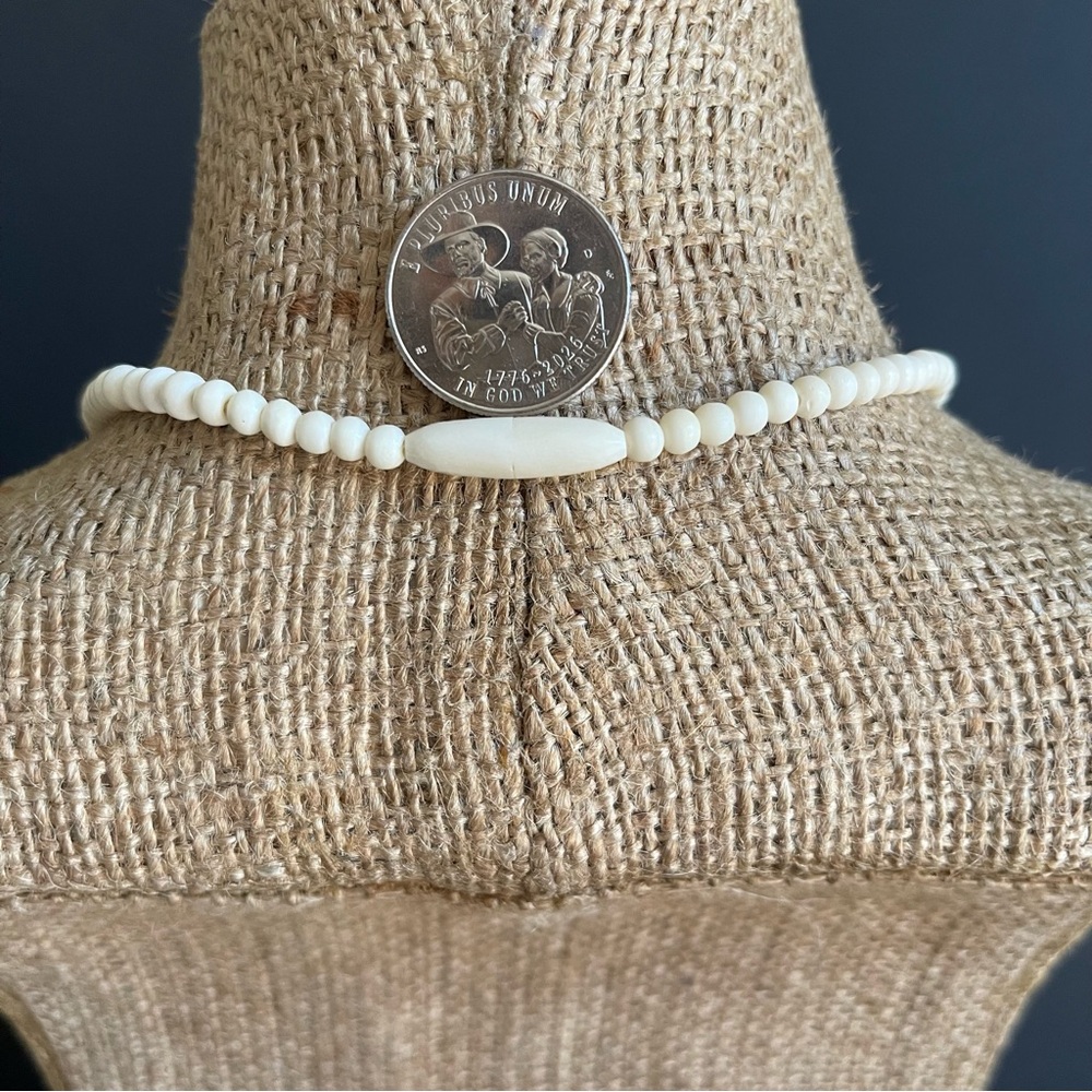 Elegant  Carved bone Pendant Bead Necklace. - Picture 7 of 8